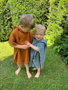 ♥♥Muslin bath poncho ♥♥ Muslin poncho - 100% cotton, perfect for the pool or the beach. Quick-drying, lightweight and space-saving! I would be happy to personalize the bath poncho for you with a small inscription. Available colors (see picture 2 - from left to right): Color 1: Farm Colour 2: Cognac Color 3: Rainbow 1 Colour 4: Blue Color 5: Rainbow 2 Colour 6: Coral Colour 7: Eucalyptus Colour 8: Mint Colour 9: Leo Colour 10: Beige Colour 11: Dark pink Colour 12: Light pink Available in the foll Oversized Poncho Cape For Beach, Oversized Poncho Cape For The Beach, Oversized Poncho For The Beach, Cotton Summer Poncho For Loungewear, Summer Beach Poncho Cape, Long Sleeve Cotton Beach Poncho, Casual Beach Poncho Cape, Summer Cotton Poncho For Beach Cover-up, Summer Oversized Poncho For Loungewear