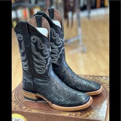 Black Handcrafted Tooled/ Cincelado Size 10 White Diamond Boots Black Snip Toe Boots For Rodeo, Fitted Black Western Boots, Black Boots With Leather Sole For Rodeo, Fitted Black Boots With Leather Sole, Black Snip Toe Boots, Black Leather Boots For Rodeo, Black Western Boots With Leather Sole, Black Western Boots For Formal Occasions, Diamond Boots