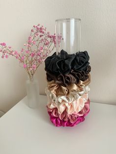 Diy Makeup Bag, Scrunchies Diy, Organizing Hair Accessories, Pop Up Market, Hair Upstyles, Craft Fair Displays, Cute Sleepwear