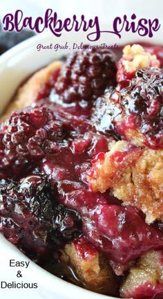 Closeup shot of delicious blackberry crisp in white bowl. Berry Cobbler Recipes, Blackberry Dessert, Blackberry Cobbler Recipe, Wild Blackberries, Cobbler Recipes Easy, Cobbler Topping, Blackberry Pie, Blackberry Recipes, Berry Cobbler