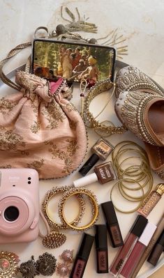 #trendy #aesthetic #instagram Shaadi Aesthetic, Pakistani Aesthetic, South Asian Aesthetic, Desi Vibes, Desi Aesthetics, Desi Love, Desi Fashion Casual, Desi Aesthetic, Trendy Aesthetic