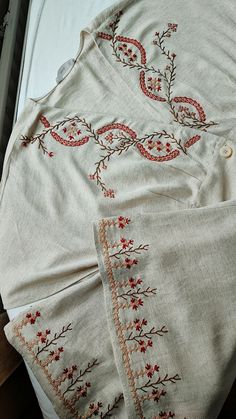 Hand Embroidery Kurta Designs Women, Embroided Suit Designs, Machine Embroidery Dress Designs, Art In Clothes, Embroidery On Suits, Sindhi Embroidery Dresses, Hand Embroidery Dress Design, Sindhi Embroidery Design, Marash Embroidery