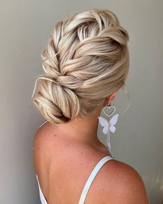 Wedding Hairstyles For Thin Hair: 30 Looks And Expert Tips [2022 Guide] ★ wedding hairstyles for thin hair braided textured low bun liliy_chernyshova Textured Low Bun, Hairstyle For Prom, Short Hair Bun, Effortless Hairstyles, Brown Blonde Hair, Creative Hairstyles, Hairstyles For Short Hair