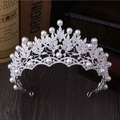 Women's Crystal / Pearl Silver Plated Hair Crown - wnkrs Queen Tiara, Bridal Jewelry Pearl Sets, Crystal Crown Tiaras, Bridal Crown Tiara, Queens Tiaras, Prom Suit, Wedding Hair Head Piece, Bride Crown, Crystal Bridal Tiaras