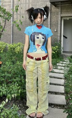 Colorful Avant Garde Fashion, Summer Outfits Chinese Street Style, Skater Clothes Guy, Funky 90s Outfits, Harajuku Y2k Fashion, 2000s Harajuku Fashion, Y2k Japanese Fashion, Fruits Harajuku, 90s Japan Fashion