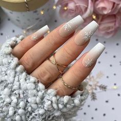 Beige Winter Nails, Christmas Nails Beige, Cute Winter Acrylic Nails, Nagel Design Winter, Pretty Winter Nails Acrylic, Beige Christmas Nails, Aesthetic Christmas Nails Acrylic, Trendy Nails Ballerina, Christmas Nails Design Elegant