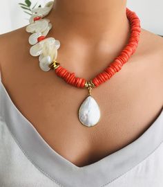 📍 Description :  This fashion unique handmade necklace is designed with orange  olour Coral gemstone and Mother of pearl stone.  💎Pendant :  Mother of Pearl 💥 The colours of the stones may differ slightly in photo shoots caused by lighting and reflections. The necklace is Modern chunky statement gemstone beaded asymetrical necklace for women. The necklace does not stretch and well kept its shape. ✂ Materials : The natural stones used are; Coral gemstone and Mother of Pearl stone The chain and Handmade Statement Necklace, Coral Gemstone, Pearl Stone, Beaded Necklace Diy, Fashion Unique, Coral Necklace, Coral Jewelry, Stone Pendant Necklace, Chunky Necklace