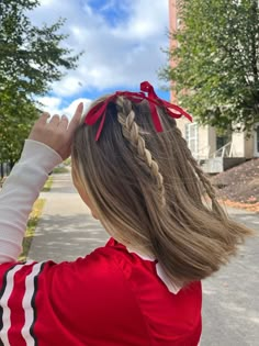 Haircut Inspo, Bow Hairstyle, Game Day Hair, Long Hairstyle, Trendy Hairstyle, Ribbon Hairstyle, Peinados Fáciles Para Cabello Corto, Hairstyle Inspo, Christmas Hairstyles