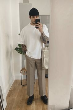 Pleated Trousers Outfit Men, Polo Shirt Outfit Men Street Styles, Pleated Trousers Outfit, Mens Pleated Trousers, Minimal Streetwear, Minimalist Fashion Men, Trendy Boy Outfits, City Of Lights