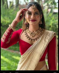 White Saree With Red Blouse, Shaadi Outfits, Gods Art, Saree And Blouse, Latest Blouse Designs Pattern, Traditional Blouse Designs, Latest Model Blouse Designs