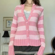 Sweaters Preppy, Casual Cardigan Sweater, Cardigan Rosa, Cardigans Sweater, Spring Knitwear, Cardigan Y2k, Sweater Streetwear, Upscale Fashion, Fall Streetwear