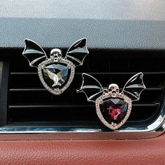 the emblems on this car are decorated with skulls and wings, but not in color