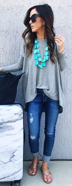 #spring #outfits  Grey Oversized Top & Ripped Denim & Nude Sandals Trendy Spring Outfits, Spring Work Outfits, Inspired Outfits, Mode Vintage, Looks Style, Spring Outfits Casual, Outfits Casuales, Fashion Sense, Casual Outfit