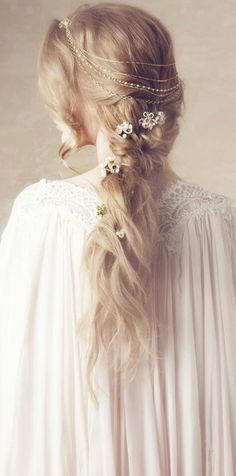 Kiah Valencia Targaryen Medieval Hairstyles, Hair Garland, Flowers In Her Hair, Natalie Dormer, Hair Chains, Hair Wreaths, Hair Wreath, Long Blonde, Princess Aesthetic