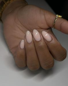 Short Manicured Nails, Beautiful Trinkets, Nail Vibes, Nail Aesthetic, Acrylic Toes, Sassy Nails, Subtle Nails, Classy Lady, Beige Nails