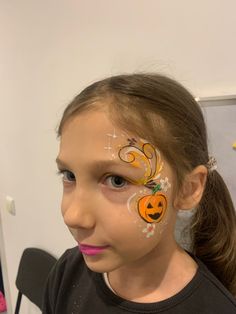 🎃✨HALLOWEEN✨🎃 Pumpkin Cheek Face Paint, Christian Face Paint, Fall Face Painting Ideas For Kids, Pumpkin Witch Face, Witch Face Paint, Easy Halloween Face Painting, Face Painting Unicorn