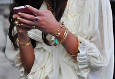 Easy free Boho style. Tommy Ton, Gold Nail Polish, Mode Hippie, Multiple Rings, Outfit Trends, Gold Fashion, Turquoise Gemstone, Moda Fashion, London Fashion Week