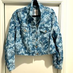 Beautiful Never Worn Excellent Condition Size M Casual Floral Print Denim Jacket For Fall, Blue Floral Print Denim Jacket For Fall, Blue Long Sleeve Cropped Jacket For Spring, Blue Cotton Cropped Jacket For Fall, Blue Cropped Denim Jacket For Spring, Spring Denim Blue Cropped Cotton Jacket, Fitted Casual Denim Jacket With Floral Print, Casual Blue Denim Jacket With Floral Print, Trendy Long Sleeve Denim Jacket With Floral Print