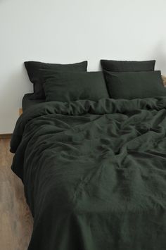 Charcoal green duvet cover - True Things Black Linen Bedding, Black Bedding Aesthetic, Mens Bedding, Bed Sheets Ideas, Green Linen Duvet Cover, Green Linen Duvet, Charcoal Duvet, Dark Grey Duvet Covers, Dark Grey Bedding