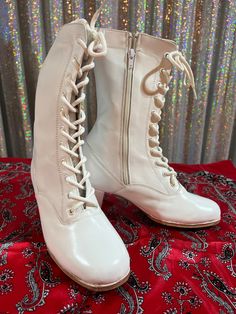 White Folklorico Boots with nails on the bottom. Made in México. Initial shipping is free but if you ordered the wrong size or they don't fit, you will be responsible for the new shipment . Medieval Oc, Life Script, Medieval Shoes, Elf Boots, Womens Costume, With Nails, Costume Shoes, Snow Queen, Star Dress