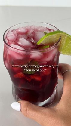 Pretty Drinks Nonalcoholic Aesthetic, Nonalcoholic Thanksgiving Punch, Margarita Recipes Mocktail, Cold Refreshing Drinks, Mocktails Non Alcoholic Strawberry, Pretty Party Drinks, Nighttime Mock Tails, Hydrating Mocktails, Pretty Drinks Nonalcoholic