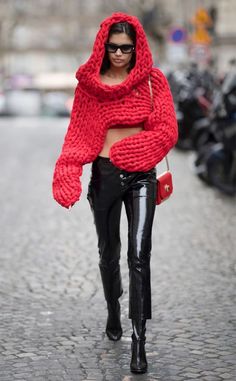 Chunky Knit Hooded Sweater Chunky Sweater Chunky Summer - Etsy Victoria's Secret Models, Models Off Duty Style, Behati Prinsloo, Sara Sampaio, Joan Smalls, Summer Sweaters, Knitwear Fashion, Red Sweater, Models Off Duty