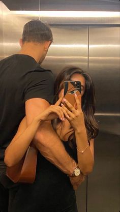 Men🖤 Hotel Pictures Couple, Couple Vacation Selfies, Couples Hotel Photo Ideas, Faceless Boyfriend Pictures, Sneaky Couple Pictures, Gym Couple Aesthetic Faceless, Faceless Boyfriend Aesthetic, City Couple Pictures, High Difference Couple