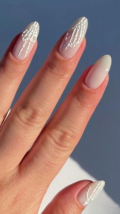 Effortlessly elevate your manicure game with our H1025 - Simple Modern Creamy White hand painted reusable press on nails. These luxurious nails offer a creamy white color that will add a touch of sophistication to any outfit. With their reusable design, they are both environmentally friendly and cost-effective. Say goodbye to expensive trips to the salon and hello to stunning nails at your fingertips. Nail Art Halloween, Festive Nail Art, Transparent Nails, Style Français, Nail Care Routine, Halloween Nail Designs, Nail Health, Halloween Nail Art, Healthy Nails