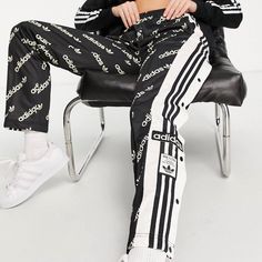 Adidas Originals Logomania Adibreak Pants | Size S | Brand New With Tags And In Original Packaging. Stripes Branding, Adidas Hose, Soccer Pants, Track Pants Women, Joggers Track Pants, Side Snap, Adidas Sweatpants, Adidas Track Pants, Adidas Crop