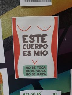 a sign on the side of a building that says este cuero es mio