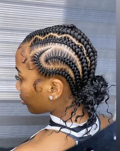 Wave patterned cornrows offer a smooth and flowing look that mimics the gentle waves of the ocean. This style is both calming and stylish, perfect for those who want a relaxed yet chic hairstyle.

Photo credit by: e_and_c_braids Patterned Cornrows, Hairstyle Photo, Waves Of The Ocean, Chic Hairstyle, Chic Hairstyles