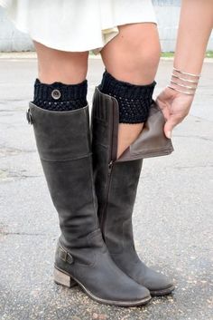 Crochet Boot Cuffs, Crochet Boots, Sheer Socks, Diy Fashion Hacks, Rubber Boots, Black Crochet