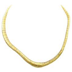 H. Stern Hammered Diamond Collar Link Necklace Set in 18 Karat Yellow Gold Luxury Single Strand Yellow Gold Diamond Necklace, Luxury Yellow Gold Single Strand Necklace, Luxury Single Strand Yellow Gold Necklace, Luxury Yellow Gold Hammered Necklace, Luxury Gold Hammered Necklaces, Luxury Gold Hammered Necklace, Elegant Hammered Necklace For Anniversary, Luxury Hammered Round Necklaces, Luxury Hammered Round Necklace