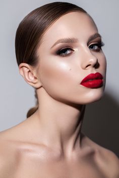 When it comes to Christmas makeup looks, why not embrace a classic holiday glam style? This season is perfect for experimenting with bold lipstick shades, particularly those you might not wear as often throughout the year. A timeless red lip paired with shimmering eyeshadow always exudes festivity and is perfect for holiday parties and evening gatherings. Elevate the elegance by lining your upper lash line with black liquid liner, and add drama with false lashes for a stunning finish! Follow our Pinterest page for more Christmas and holiday makeup looks and ideas, as well as top makeup tips & tricks from a professional makeup artist! Photo Credit:Tata Mamai/Shutterstock.com Shimmering Eyeshadow, Eyeshadow Guide, Christmas Makeup Looks, Trending Christmas, Glittery Eyes, Christmas Makeup Look, Holiday Makeup Looks, Shimmery Eyeshadow, Bold Lipstick