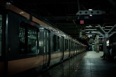 the train is stopped at the station in the dark