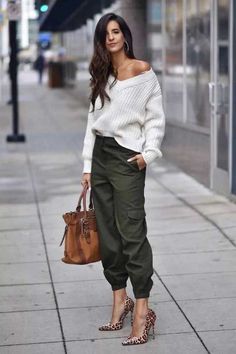 80+ Best Women Cargo Pants Outfit Ideas 2023: How To Wear This Pant Fashion Trend Road Kill, Cargo Pants Outfits, Stil Boho, Outfit Jeans, Mode Casual, Office Look