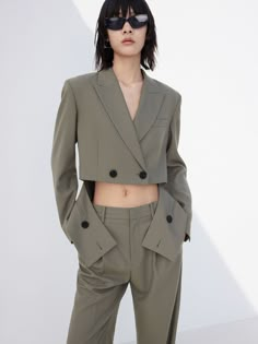 Women's Deconstructed Hem Wool-blend Suit Blazer in Olive Deconstructed Suit Women, Woman In Blazer, Deconstructed Tailoring, Blazer Unique, Deconstructed Blazer, Minimal Style Outfits, Unique Blazer, Deconstruction Fashion, Oversized Blazers