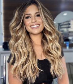 Balyage Hair, Beach Wave Hair, Brunette Hair With Highlights, Hair Photography, Dirty Blonde Hair, Brown Hair With Blonde Highlights, Trendy Hairstyle, Foto Art