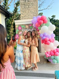 Pink Yellow Blue Birthday Party, Birthday Brunch Party Outfit, Birthday Brunch Activities, Sweet Sixteen Floral Theme, 16 Birthday Party Ideas Summer, Birthday Brunch Party Ideas Decor, Picture Poses For Birthday, Midsommar Birthday Party, Conjoined Birthday Party Ideas