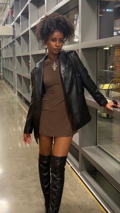 Fall Outfits Alternative Style, Alternative Luxe Aesthetic, Outfits From Your Closet Ideas, Sultry Style Outfit, Mysterious Black Woman Aesthetic, Fall Aesthetic Outfit Black Women, 90s Timeless Fashion, Elegant Clothing Aesthetic, Jazz Show Outfit