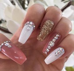 Pinterest @nattat74 Diamond Nails, Nail Art Rhinestones, Beautiful Nail Designs, Luxury Nails, Bling Nails, Rhinestone Nails