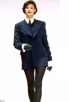 90s Runway Fashion, Carla Bruni, Linda Evangelista, Woman Suit Fashion, روتين العناية بالبشرة, Suit Fashion, Looks Vintage