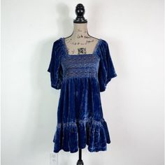 Free People Dress Women's Easy To Love Mini Smocked Babydoll Tie Bow Size M New Blue Bohemian Smocked Top, Bohemian Fitted Smocked Dress With Puff Sleeves, Fitted Bohemian Smocked Dress With Puff Sleeves, Blue Smocked Dress With Puff Sleeves And Ruffles, Blue Mini Dress With Smocked Back And Square Neck, Fitted Bohemian Smocked Dress With Short Sleeves, Blue Bohemian Smocked Flowy Dress, Bohemian Smocked Top With Short Sleeves, Blue Flowy Bohemian Smocked Dress