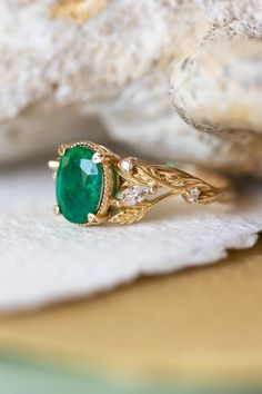 Natural emerald and diamonds engagement ring, gold nature inspired engagement ring / Patricia | Eden Garden Jewelry™ Beaded Frame, Eden Garden, Engagement Ring Gold, Diamonds Engagement Ring, Nature Inspired Engagement Ring, Gold Diamond Engagement Rings, Book Jewelry, Morning Dew, Man Made Diamonds