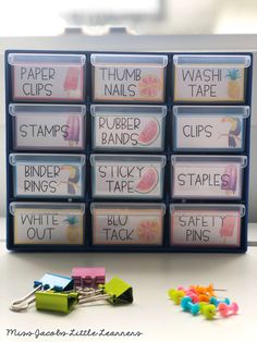 there are many clips to put on the labels for each item in this box,