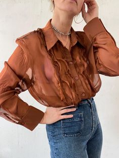 Very nice vintage blouse, long-sleeved and transparent with ruffles in copper color. Boho brand NIENHAUS size 44. 100% polyester and top condition Boho Brand, Blouse Vintage, Copper Color, Festival Season, Womens Clothing Tops, Blouses For Women, Favorite Outfit, Art Collection, Bathing Beauties