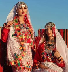 Immerse yourself in the rich cultural traditions of Berber women with this exquisite Handmade Berber dress set adorned with jewels. Perfect for special occasions like weddings, this set includes a beautifully crafted kaftan, a stunning headscarf, and an intricately designed skirt. The attention to detail is evident in the handcrafted metal crown, embellished with silver accents, and a statement necklace that exudes elegance. Completing the ensemble are the handcrafted silver slippers, adding a t Traditional Habesha Kemis For Wedding And Eid, Bohemian Habesha Kemis For Wedding Festivals, Traditional Habesha Kemis For Ceremonies And Festivals, Bohemian Habesha Kemis For Wedding, Traditional Multicolor Kaftan For Wedding, Traditional Kaftan With Mirror Work For Festivals, Traditional Habesha Kemis For Ceremonial Festivals, Kaftan With Dupatta For Traditional Ceremonies And Festivals, Traditional Ceremonial Kaftan With Dupatta