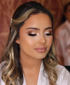 Fresh And Natural Wedding Makeup Look Matte Face Makeup Look, Subtle Makeup For Wedding, Make Up For Brides Natural, Natural Makeup Look For Wedding Bridesmaid, Natural Glam For Wedding, Light Skin Bridal Makeup, Natural Makeup For Formal Event, Makeup Subtle Glam, Natural Makeup For Bridesmaid