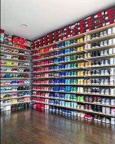 Jordan Shoes Wallpaper, Baskets Jordans, Louboutin Men, Penyimpanan Makeup, Sneaker Closet, Sneakerhead Room, Shoe Room, Shoes Wallpaper