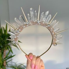 👑 Stunning clear quartz crystal halo headband.  With gold spikes, ivory pearls, gold beads and jewels.  On a gold alice band 👑 Tiara Hair, White Rose Flower, Headpiece Diy, Flower Crown Hairstyle, Rose Crown, Halo Crown, Pearl Bride, Halo Headband, Tiara Hairstyles